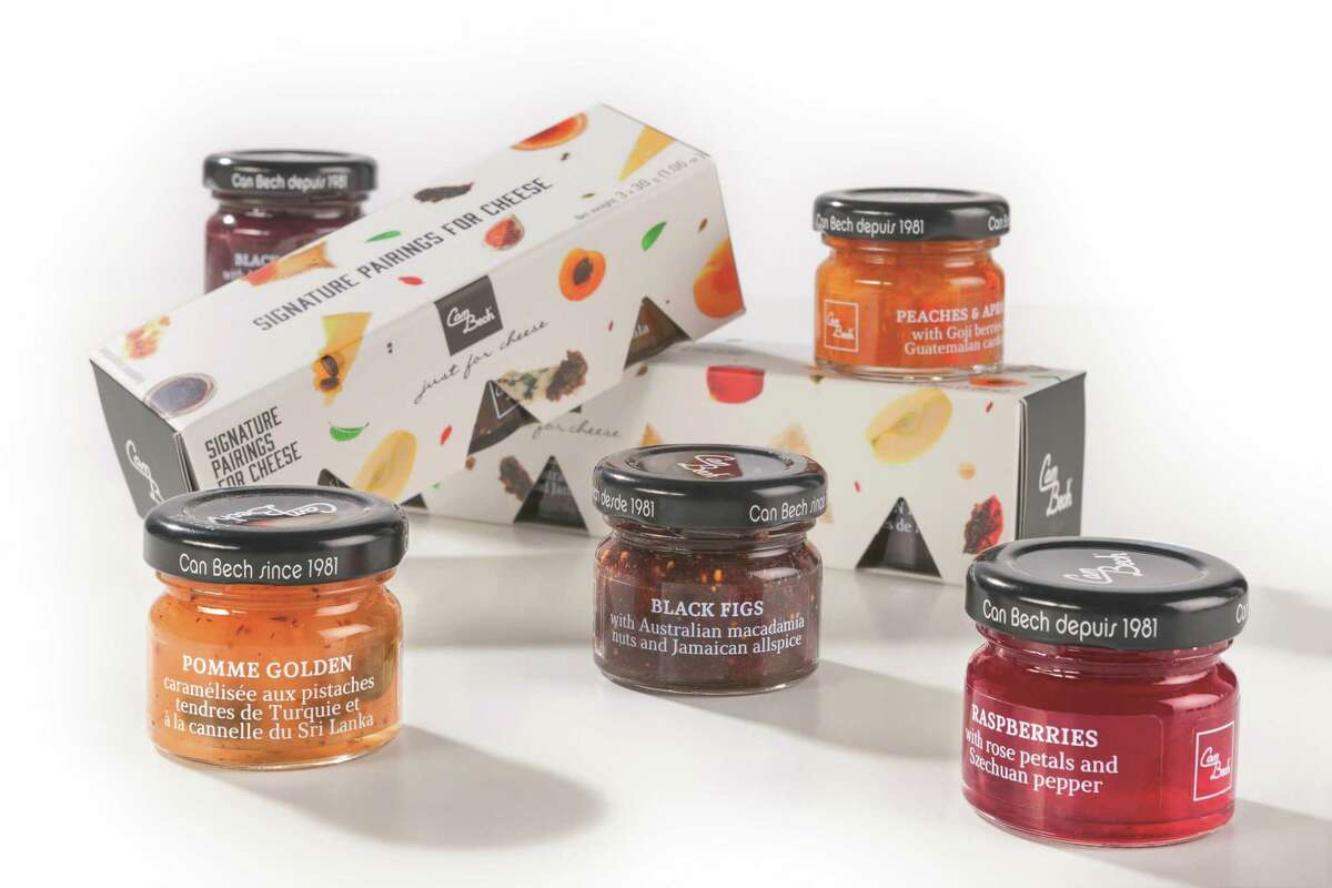 Signature Pairings for Cheese gift box include 5 delicious sweet sauces made with fruits, nuts and spices from all over the world and specially created for pairing with cheese.