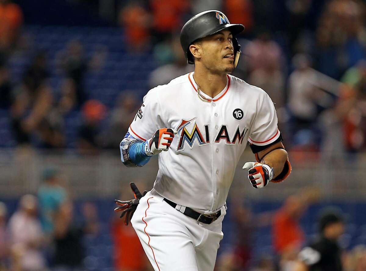 Giants' hopes for Giancarlo Stanton trade dimming.