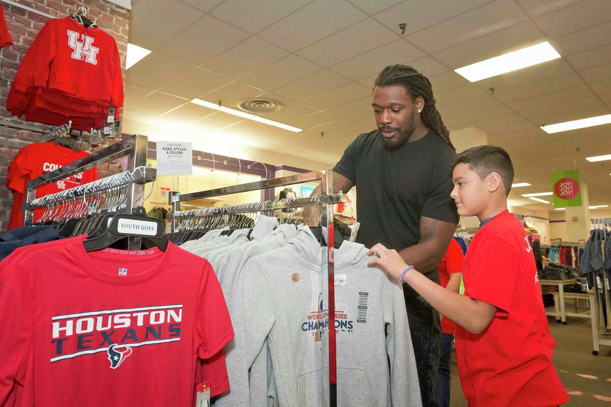 Jadeveon Clowney fills Jacksonville trash cans with toys