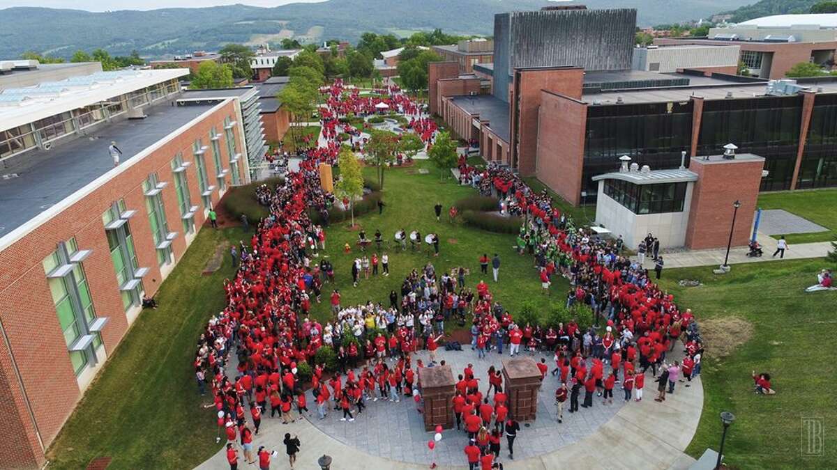 suny-oneonta-sends-students-home-after-hundreds-diagnosed-with-covid