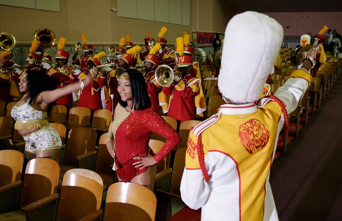 Yates celebrates glory days by retiring Joe Young's number