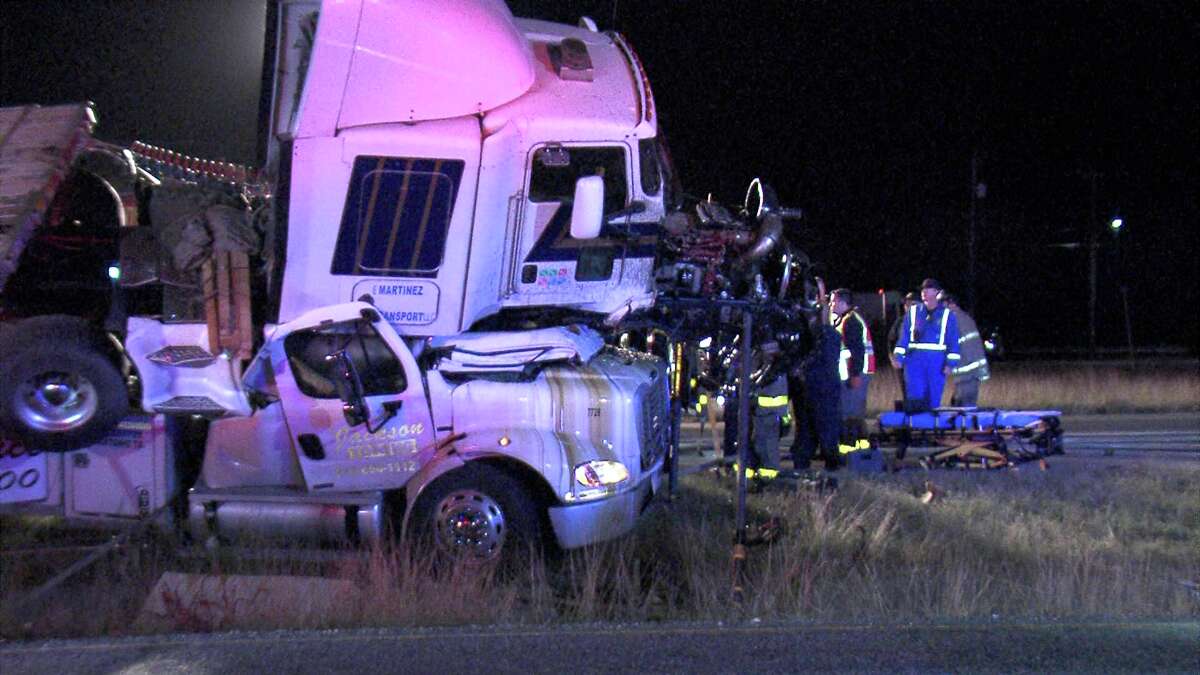 1 dead after 18-wheeler runs over tow truck on I-35
