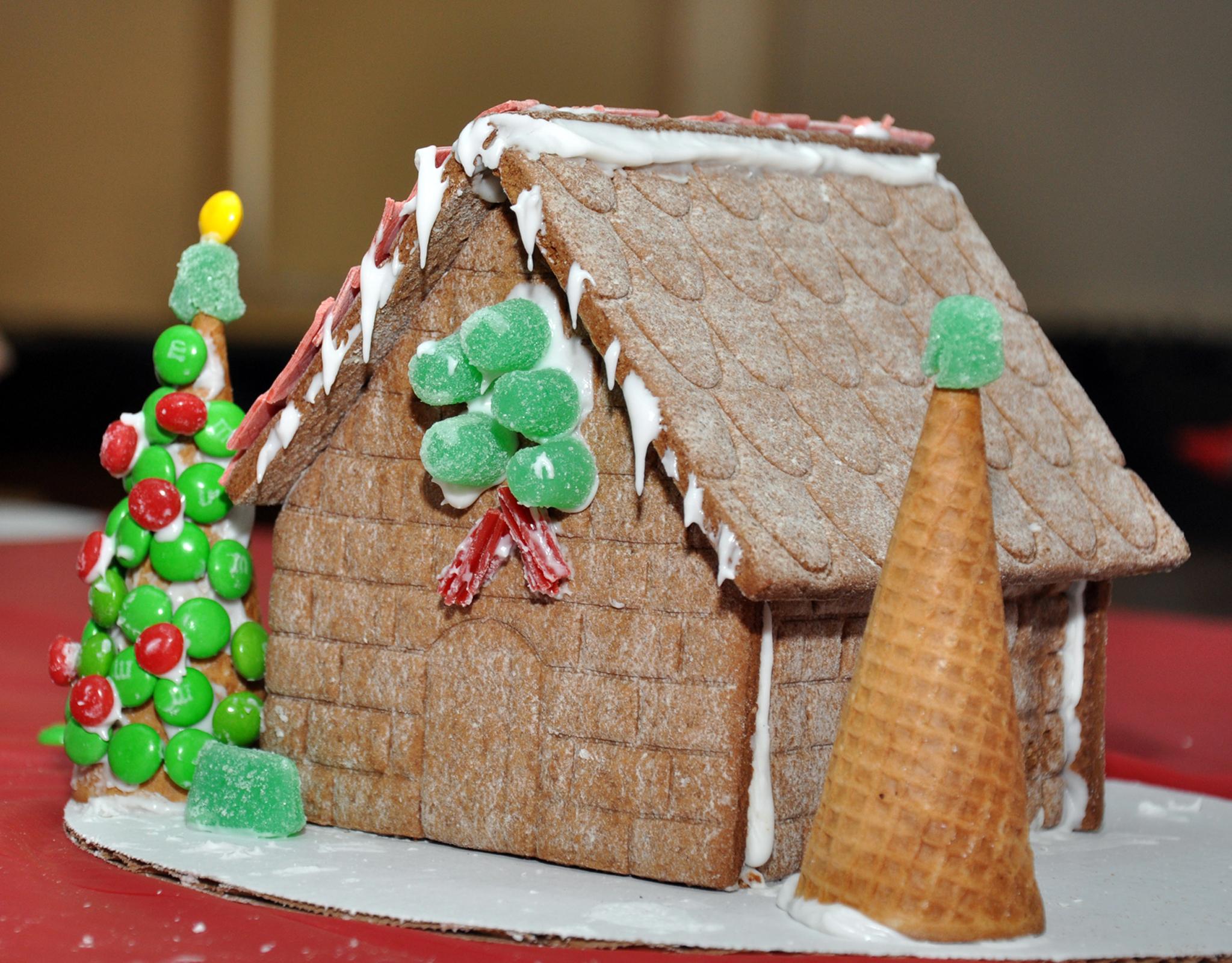 Brookfield Residents To Decorate Gingerbread Houses   RawImage 