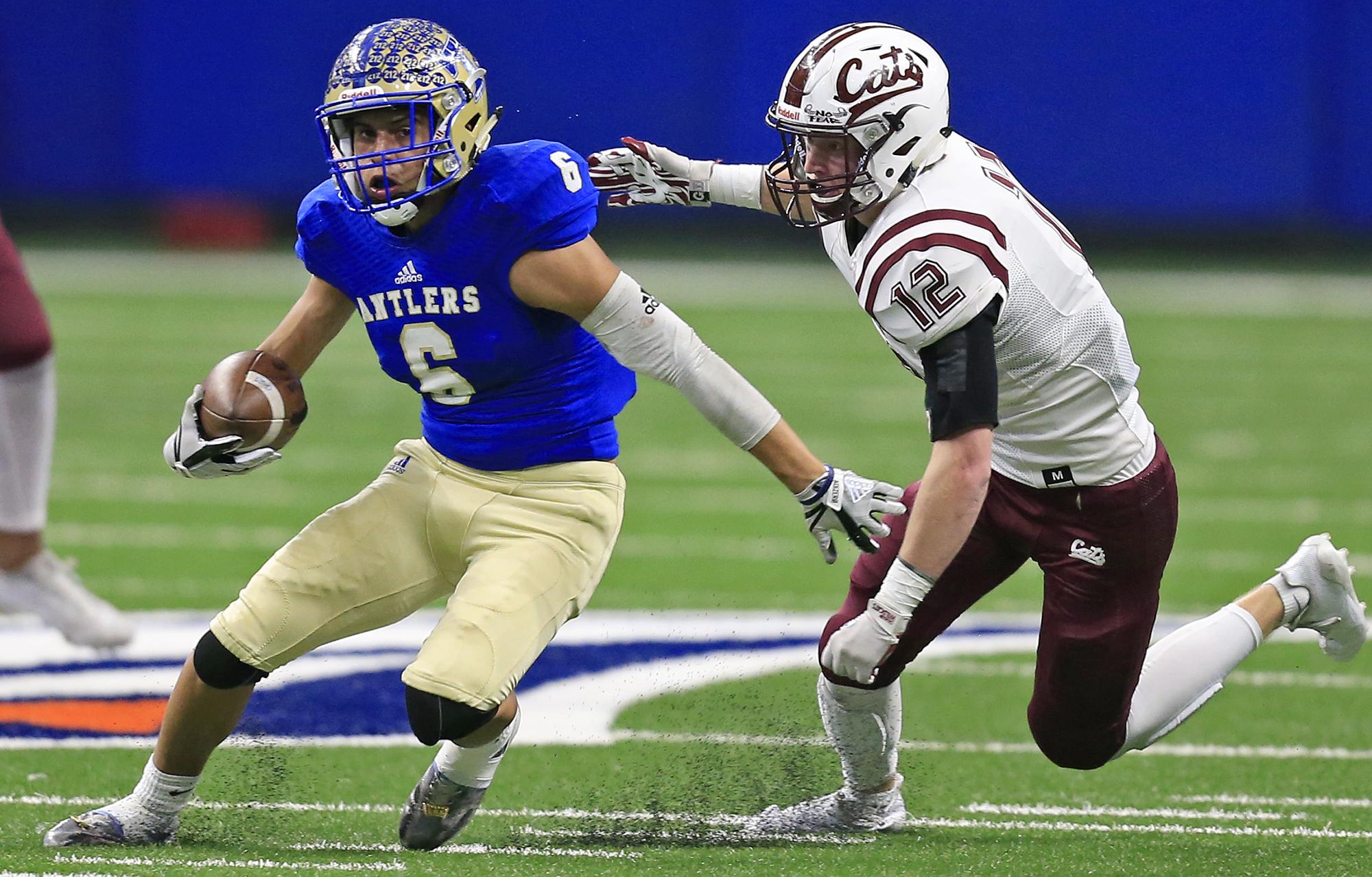 HS football: Calallen offense kicks into high gear in rout of Tivy