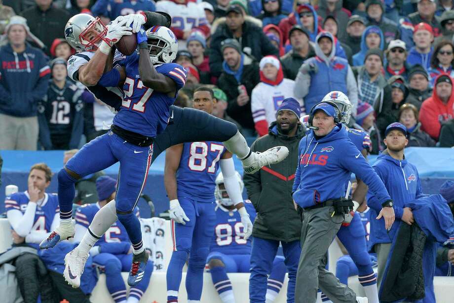 Icymi In Nfl Week 13 Gronk S Hit Brady S Spat For Patriots San