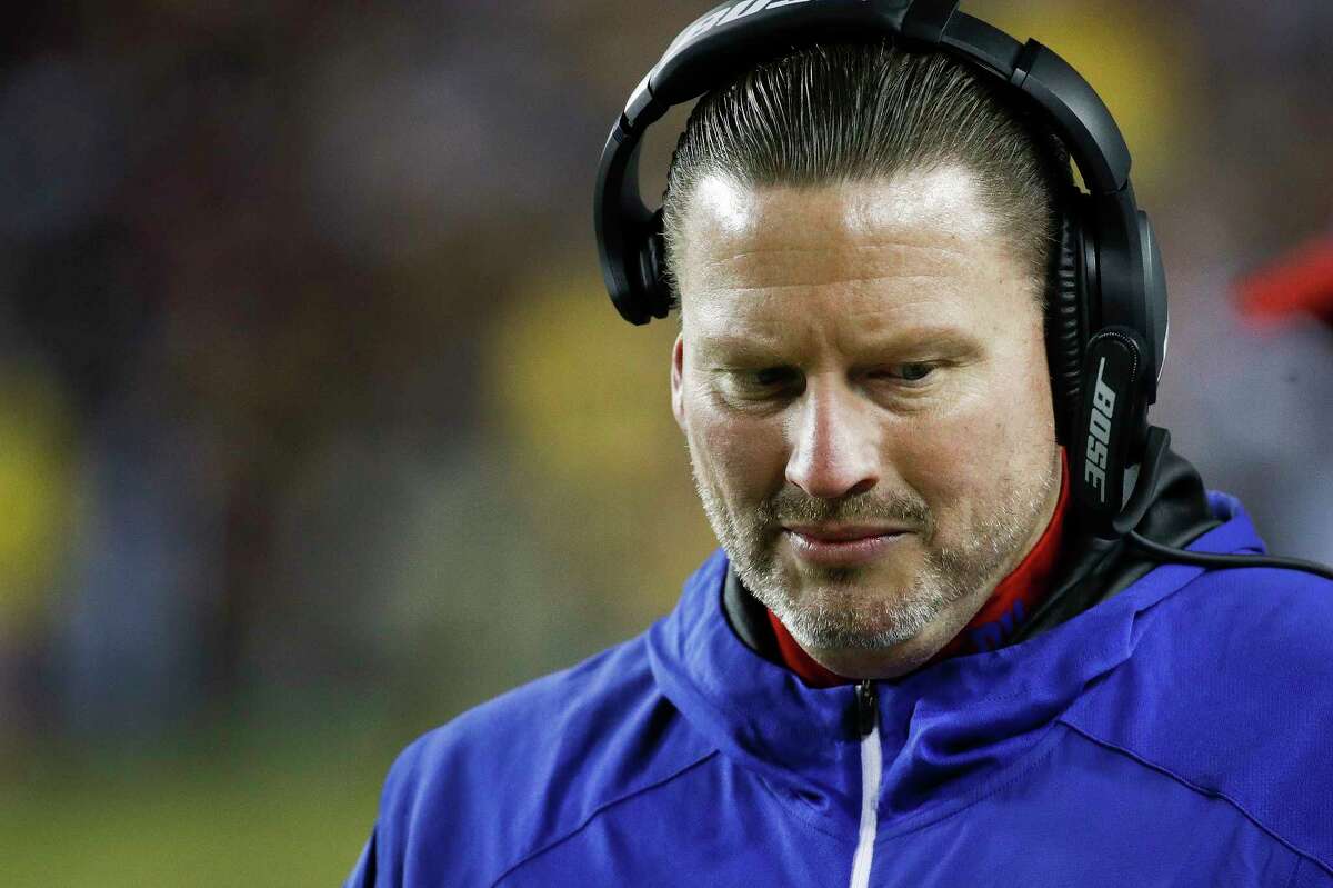 New York Giants head coach Ben McAdoo watches the action from the sidelines during the second half of an NFL football game against the Washington Redskins in Landover, Md., Thursday, Nov. 23, 2017. (AP Photo/Patrick Semansky)