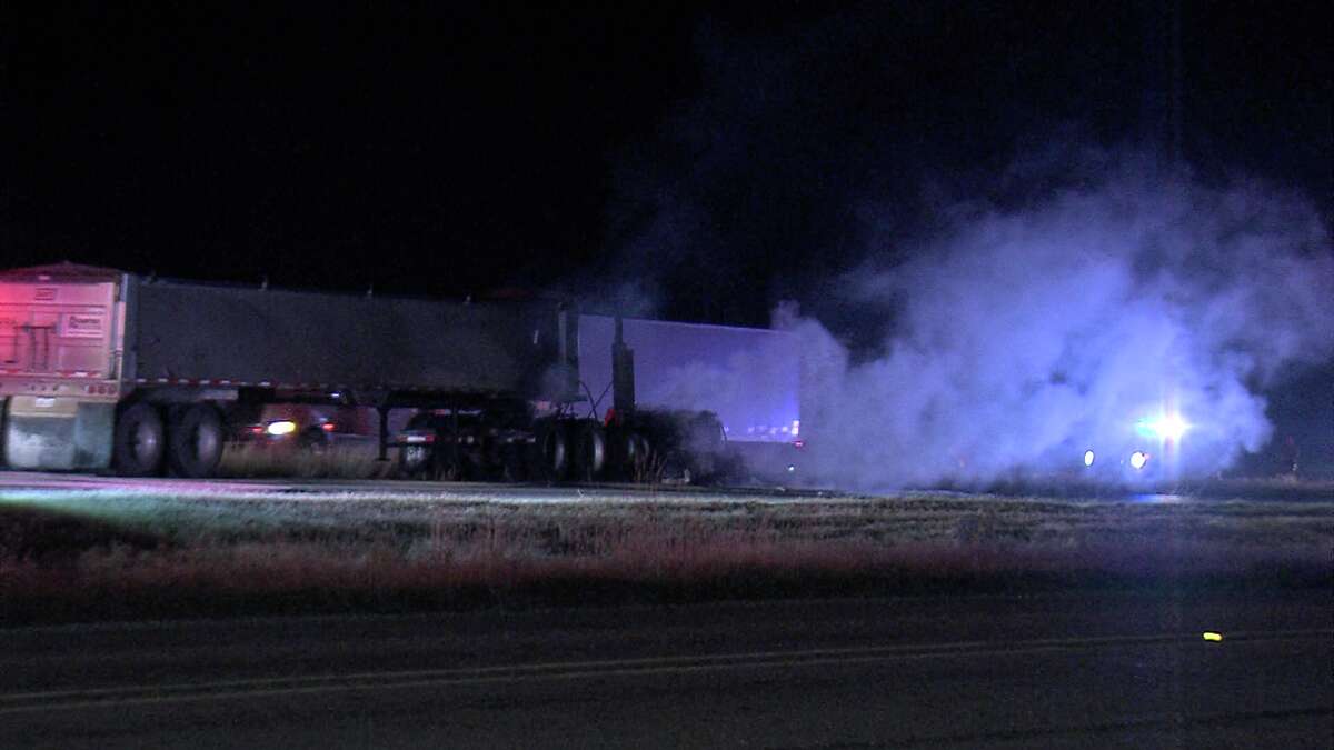 2 Drivers Hospitalized After Fiery Crash Involving 3 Big Rigs In East Bexar County 9274