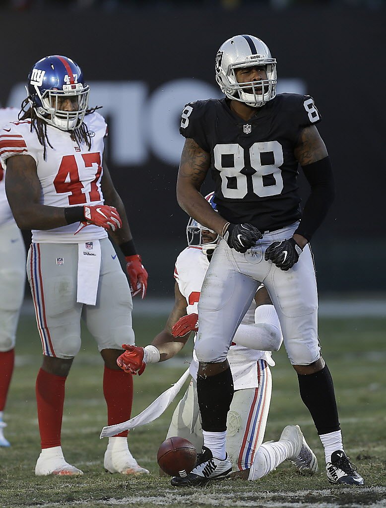 Raiders' Clive Walford is dual-threat tight end