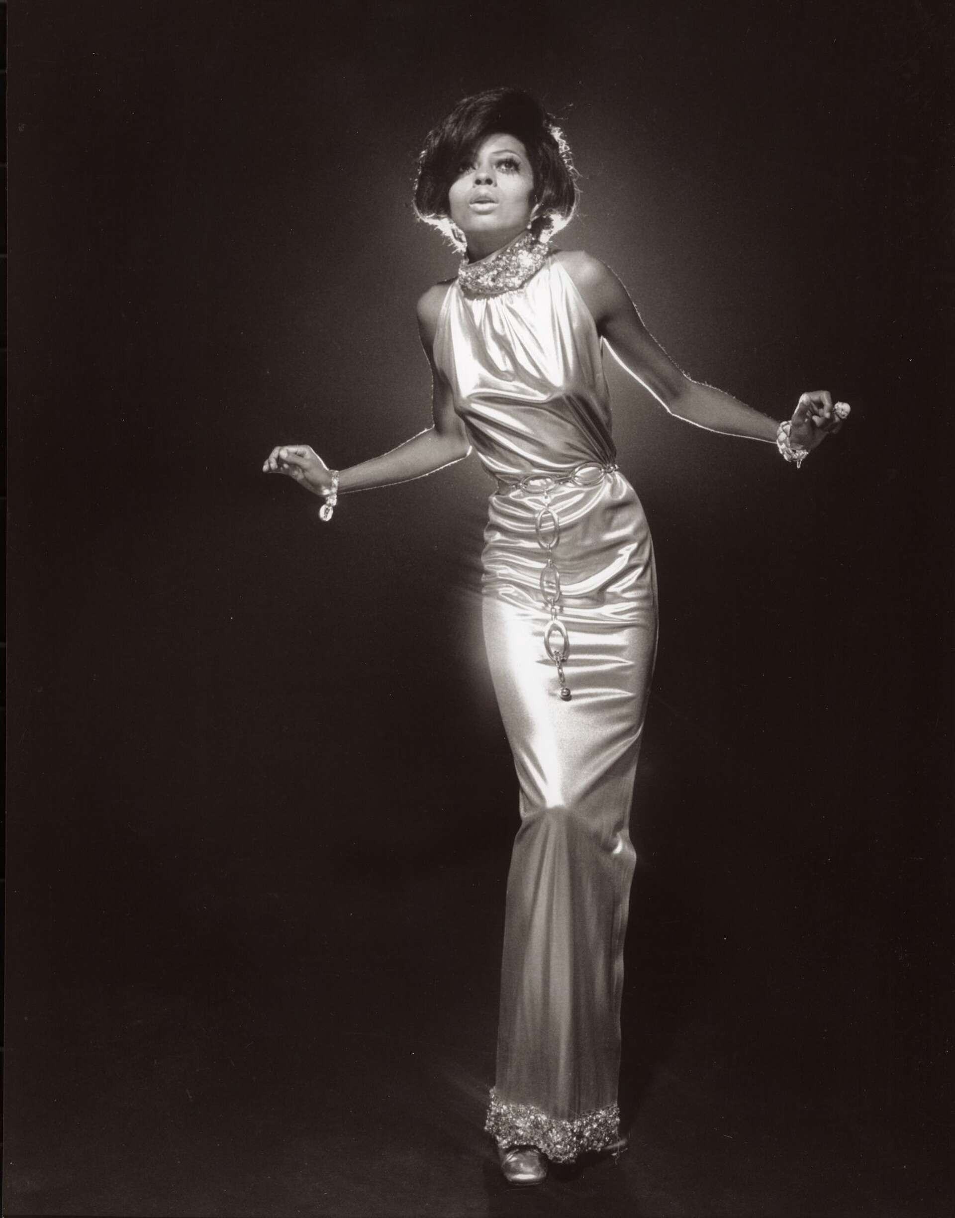 diana ross silver dress wassupnikki / Diana Ross: The Boss and Queen of Motown. Born on March 26, 1944 in Detroit, MI Diana Ross is known as an accomplished performer her whole life