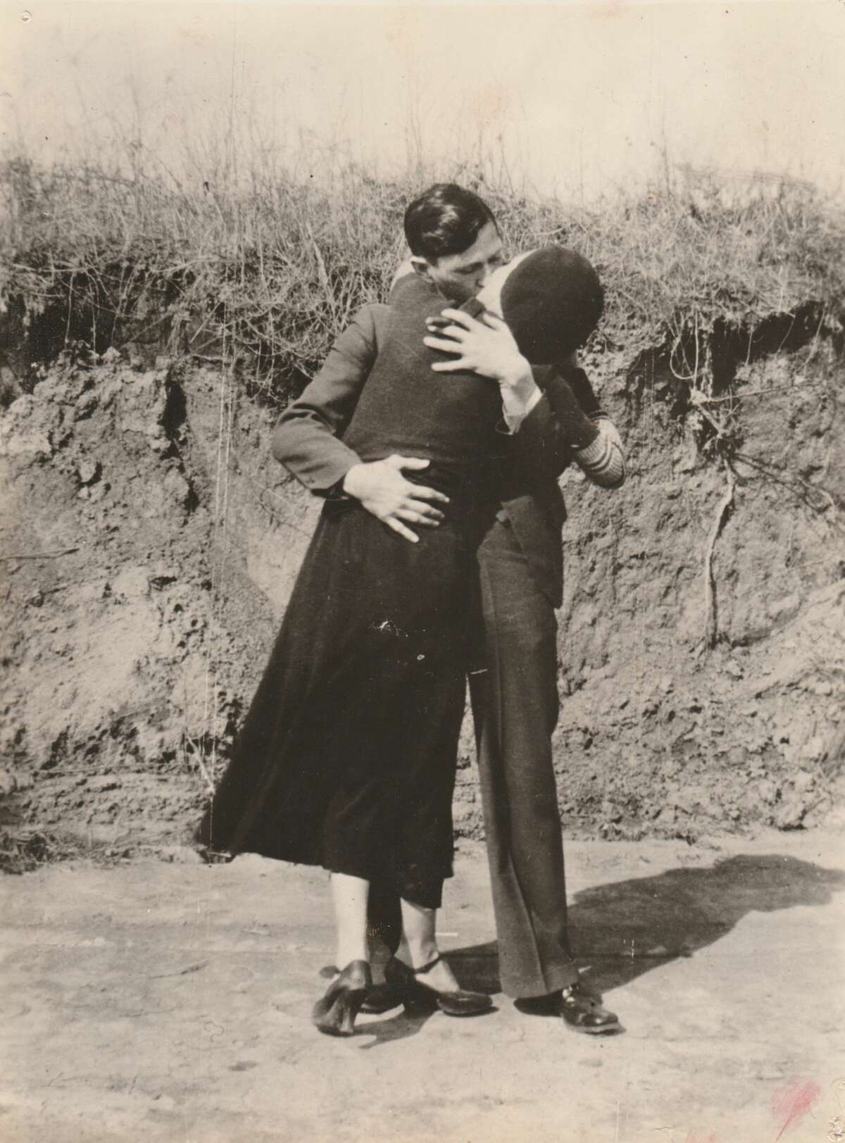 Rarely seen Bonnie and Clyde photos featured in Dallas gallery, now owned