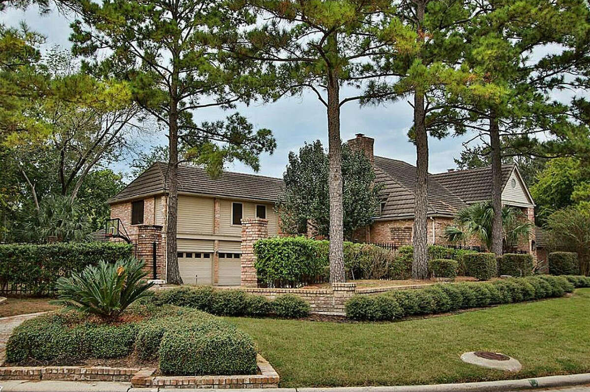 Houston Rockets legend Hakeem Olajuwon former lived at 2902 Pine Lake Trail and the home is on the market for $595,000.