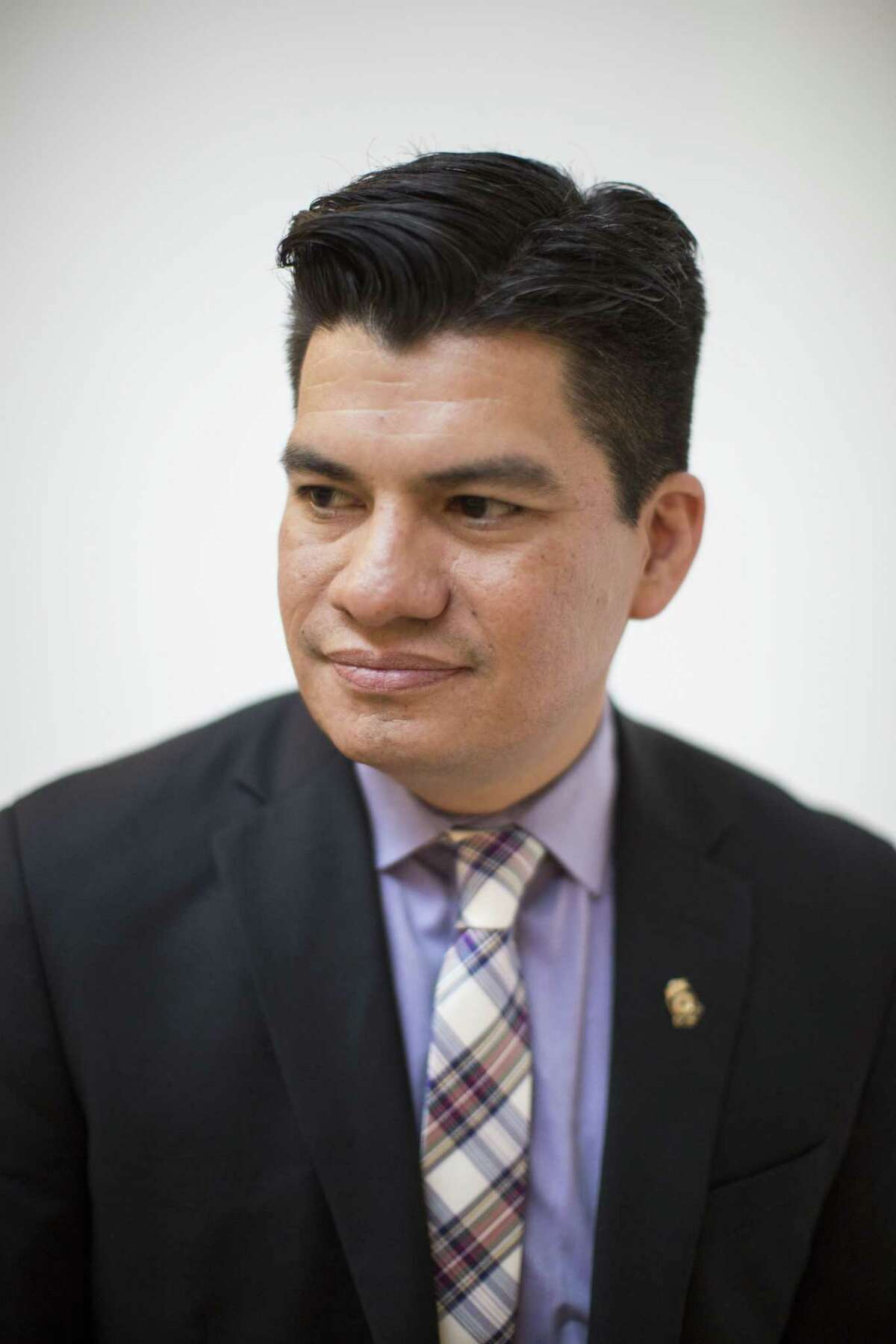 Sculley, Benavides met on monthly basis