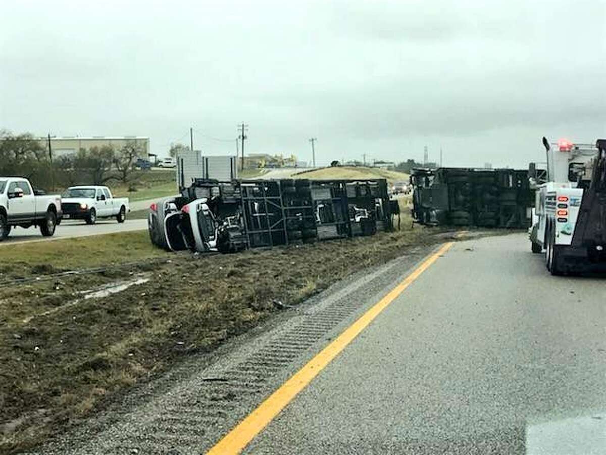 3vehicle crash on I10 outside Seguin cleared