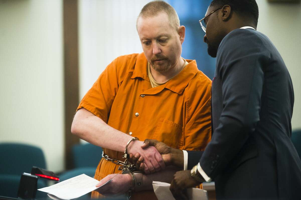 Richard Paul Watson shakes the hand of his attorney, Alan A. Crawford, on Thursday, Dec. 7, 2017 during his sentencing on two charges in connection with the 2015 death of 4-month-old Evelyn Legacy. (Katy Kildee/kkildee@mdn.net)