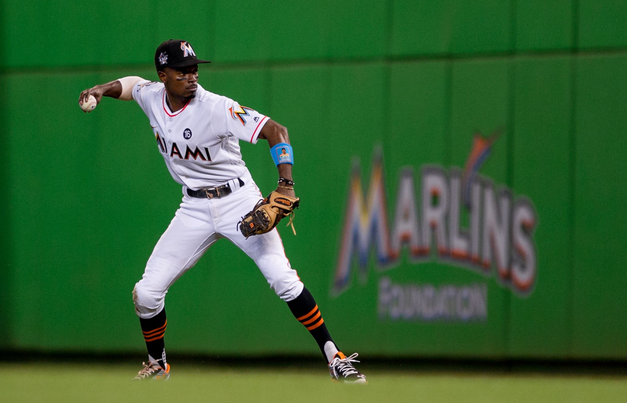 Mariners acquire Dee Gordon, $1 million in international pool money from  the Marlins