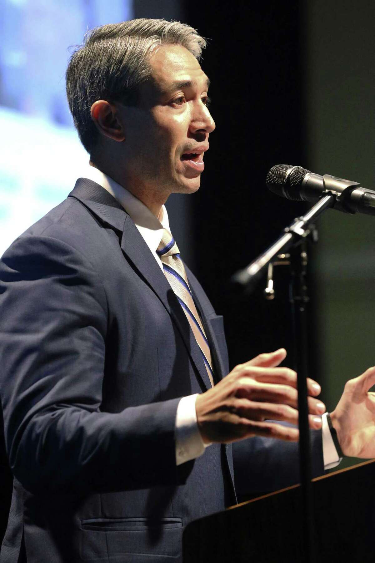 Mayor Ron Nirenberg has a few words before keynote speaker Katharine Hayhoe talks in front of an audience at Buena Vista Theater at UTSA's Downtown Campus on December 7, 2017