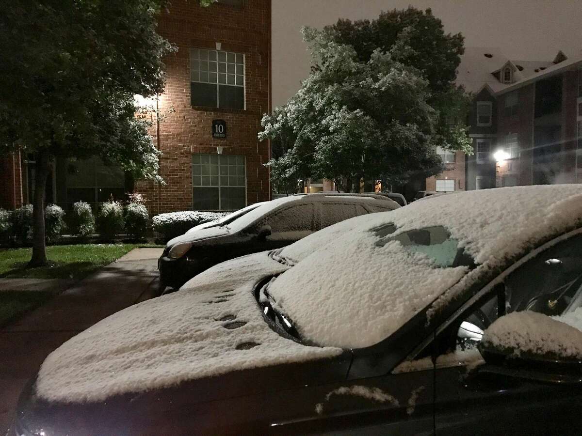 Houston wakes up to a beautiful snowfall, icy roads