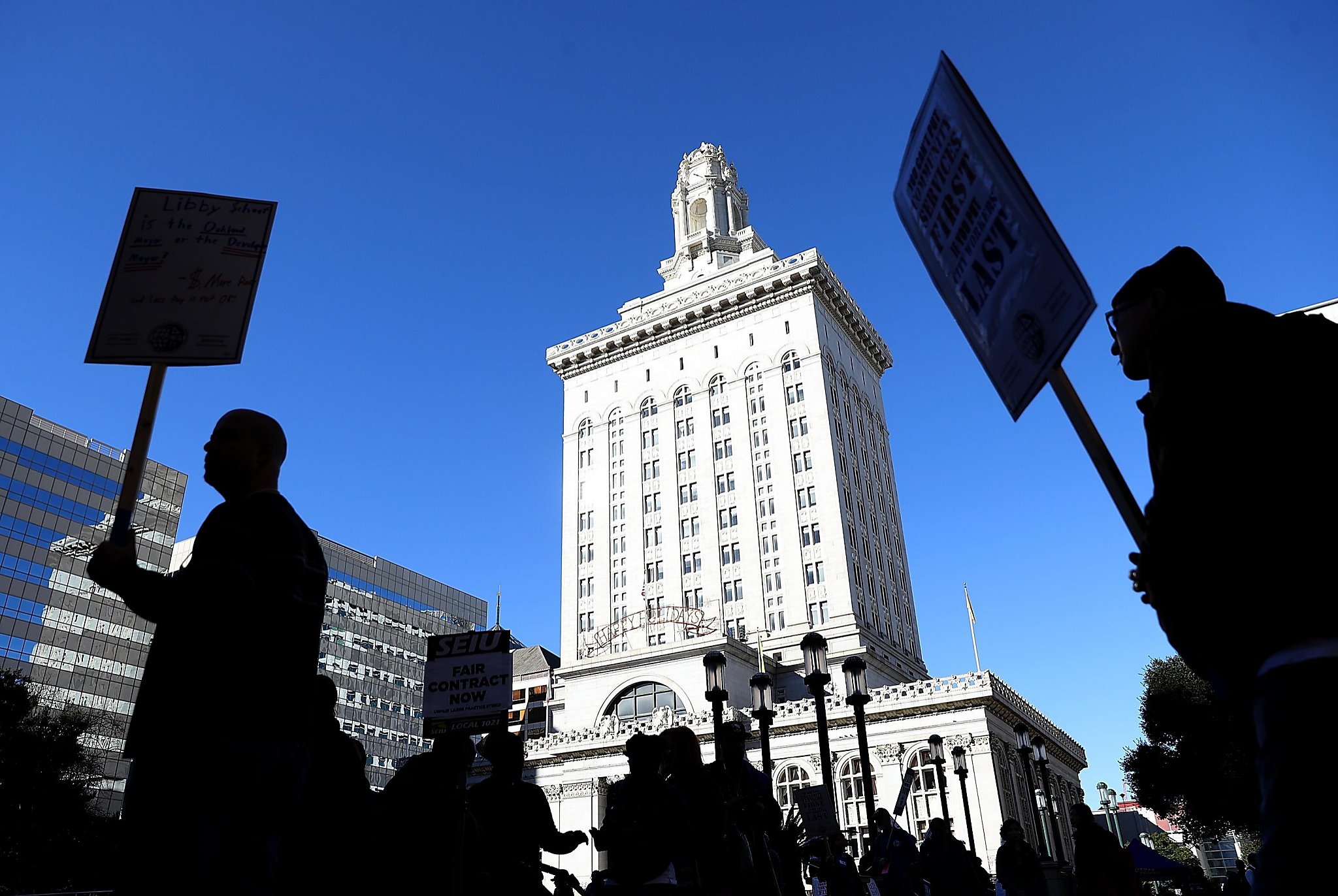 Oakland A's — and Stomper — head to Sacramento to pitch new stadium plan