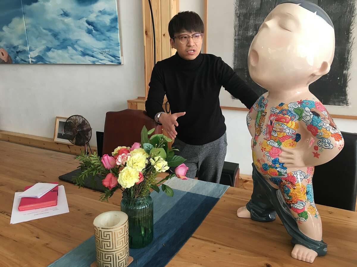 Beijing artist Wu Qiong opens his home studio to private tours arranged by the Peninsula Hotel.