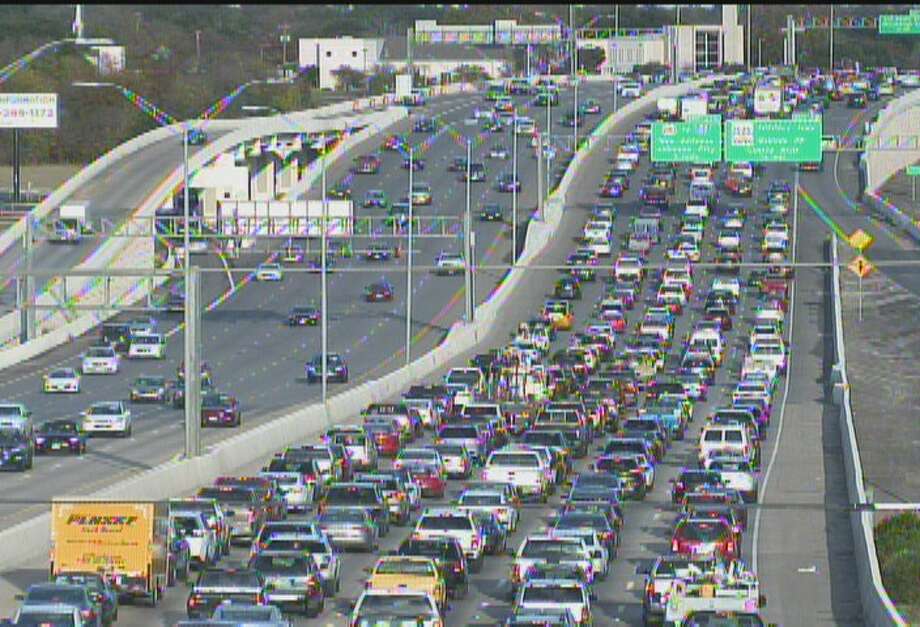 Crash causing major traffic jam on Loop 410 - San Antonio Express-News