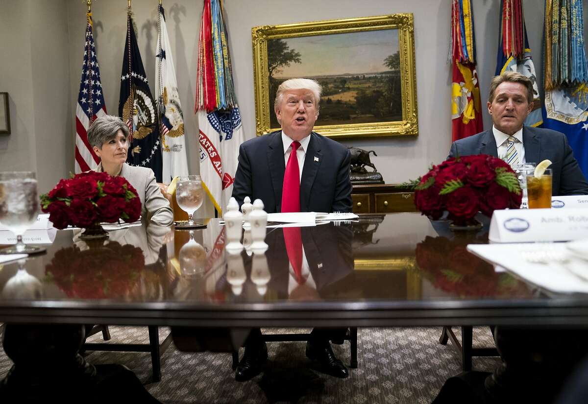 President Trump hosts Republican senators to discuss tax and trade issues over lunch at the White House in Washington, Dec. 5, 2017. From left: Sen. Joni Ernst (R-Iowa), Trump and Sen. Jeff Flake (R-Ariz.) (Doug Mills/The New York Times)