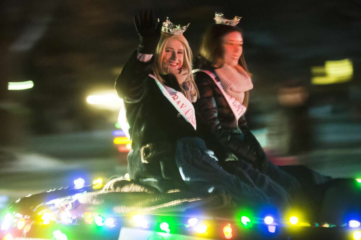 Floats covered in lights drive down Midland Road during the Auburn Christmas Parade of Lights on Saturday, Dec. 9, 2017 in downtown Auburn. (Katy Kildee/kkildee@mdn.net)