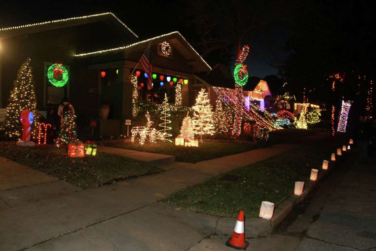 Houstonians come out for annual Lights in the Heights celebration