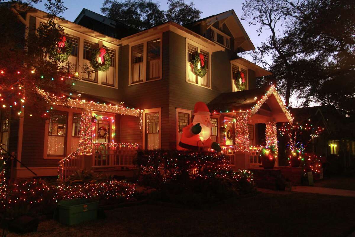 Houstonians come out for annual Lights in the Heights celebration