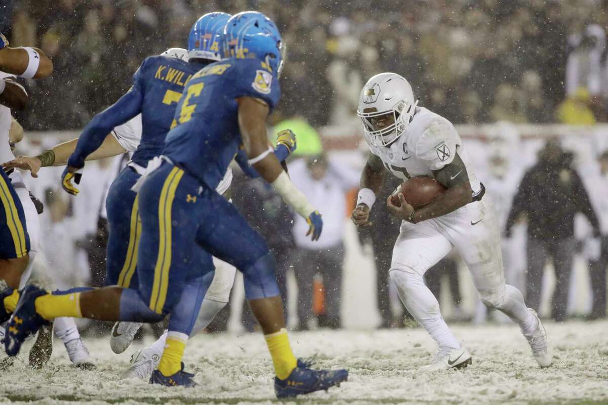 Army's camo and black uniforms  Football, College football uniforms, Army  football