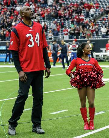 the insane stat behind that photo of simone biles and hakeem olajuwon houstonchronicle com simone biles and hakeem olajuwon