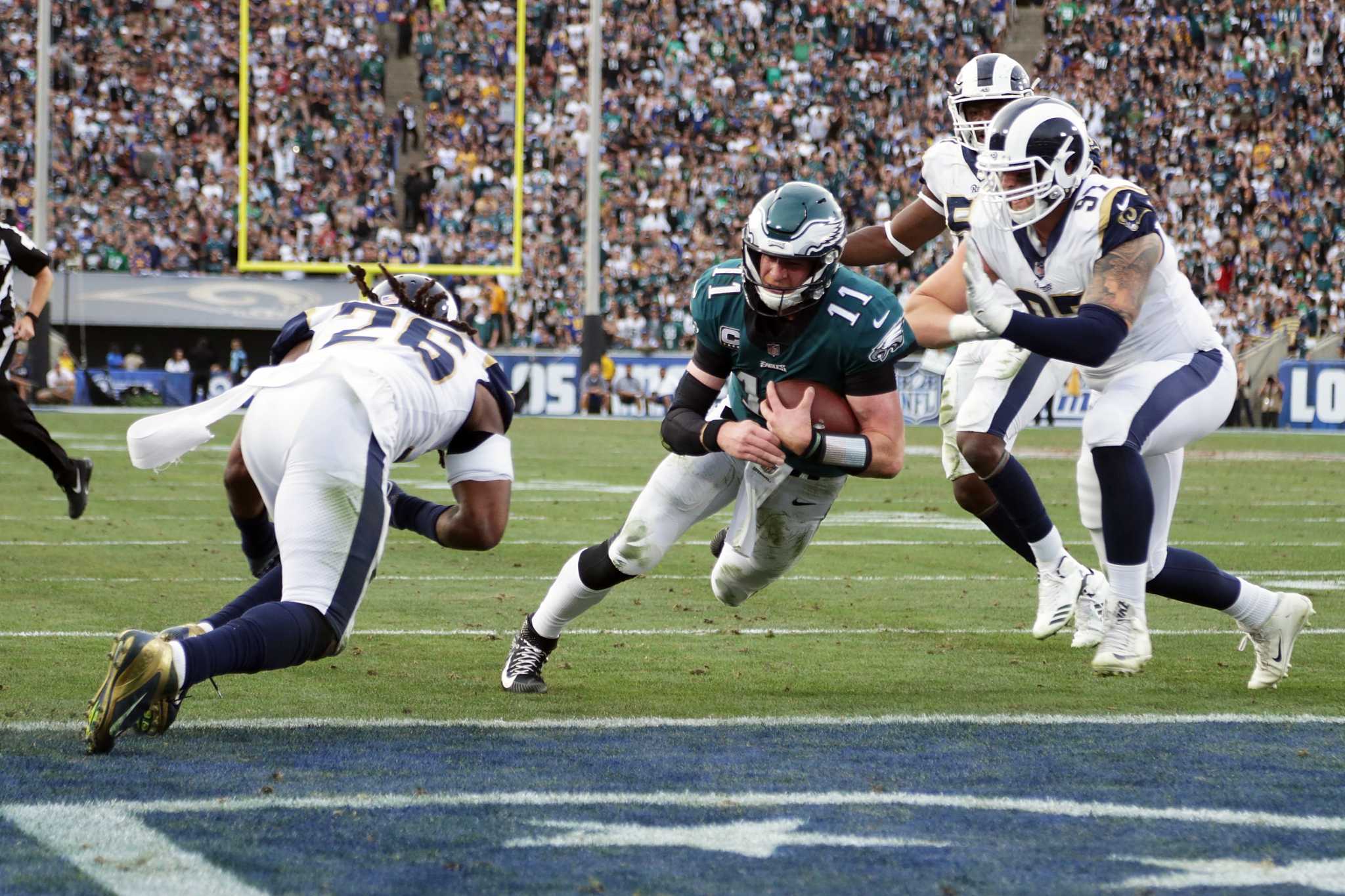 EAGLES SUPER BOWL RUN: WENTZ SETS UP ELLIOTT'S 61-YARD WINNER!