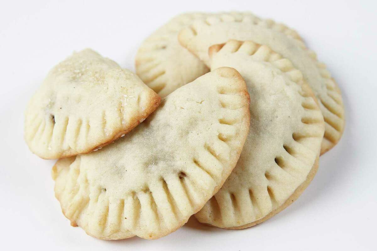 Holiday Baking Moms Date Filled Cookies Have Old Fashioned Flavor 