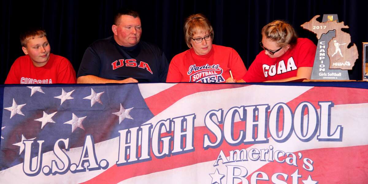 Unionville-Sebewaing Area’s Hannah Volz, right, signs her letter of intent to be a student-manager for Concordia University Monday. Watching are, from left, her brother Evan, her father Warren and her mother Raylene. (Chip Burch/Huron Daily Tribune)