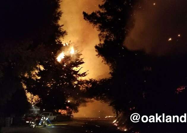 Fire in Oakland hills burning multiple homes, prompting evacuations