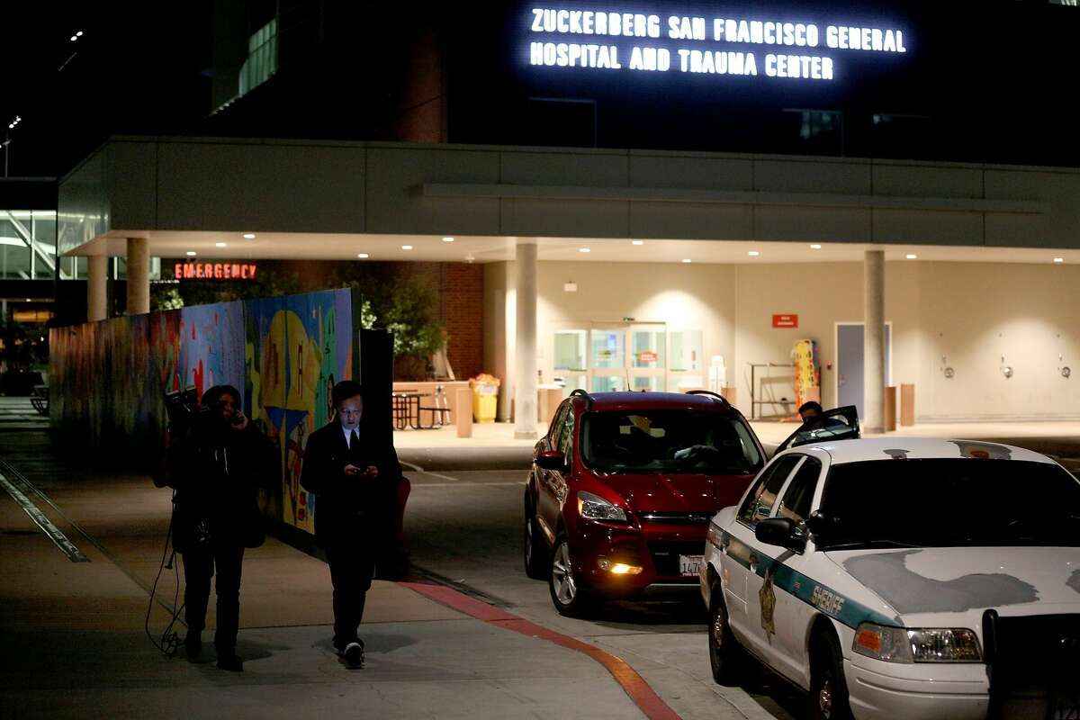 2017年12月12日，星期二，在加州旧金山的扎克伯格综合医院。据市政府官员称，旧金山市长李孟贤今天凌晨在旧金山去世。在今天早上的一份声明中，市长办公室的官员表示，李于凌晨1点11分在扎克伯格旧金山总医院去世。李在镕享年65岁。