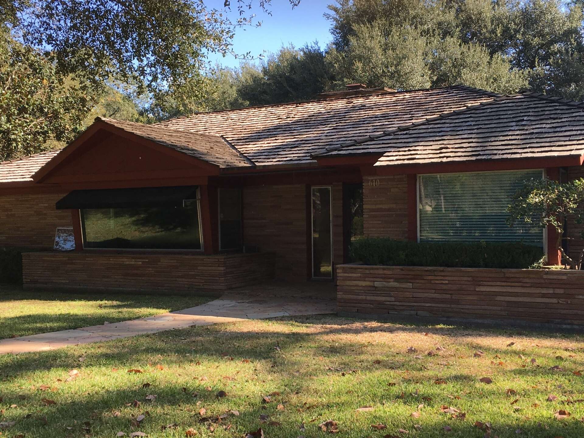 B. Ray and Charlotte Woods House photo 1