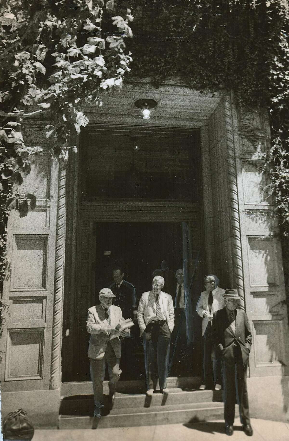 Workers at San Francisco's male-only Bohemian Club launch 2-day strike