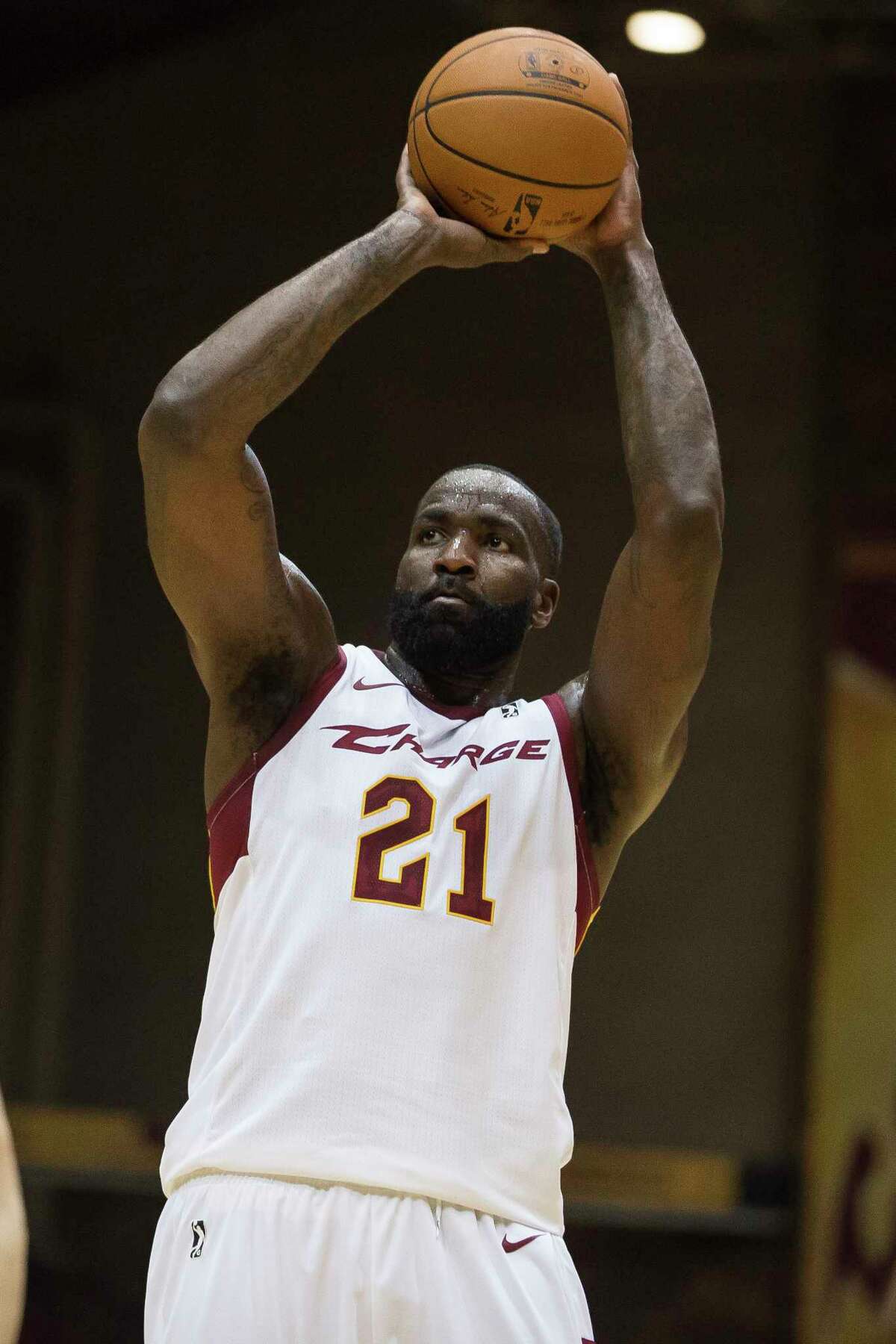 Cleveland Cavaliers officially sign veteran center Kendrick