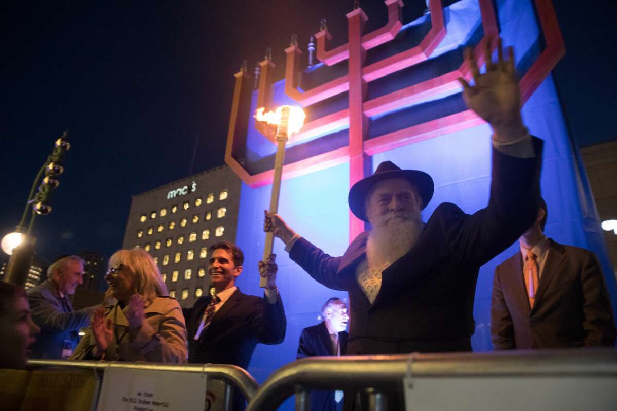 Hundreds celebrate lighting of SF's giant menorah