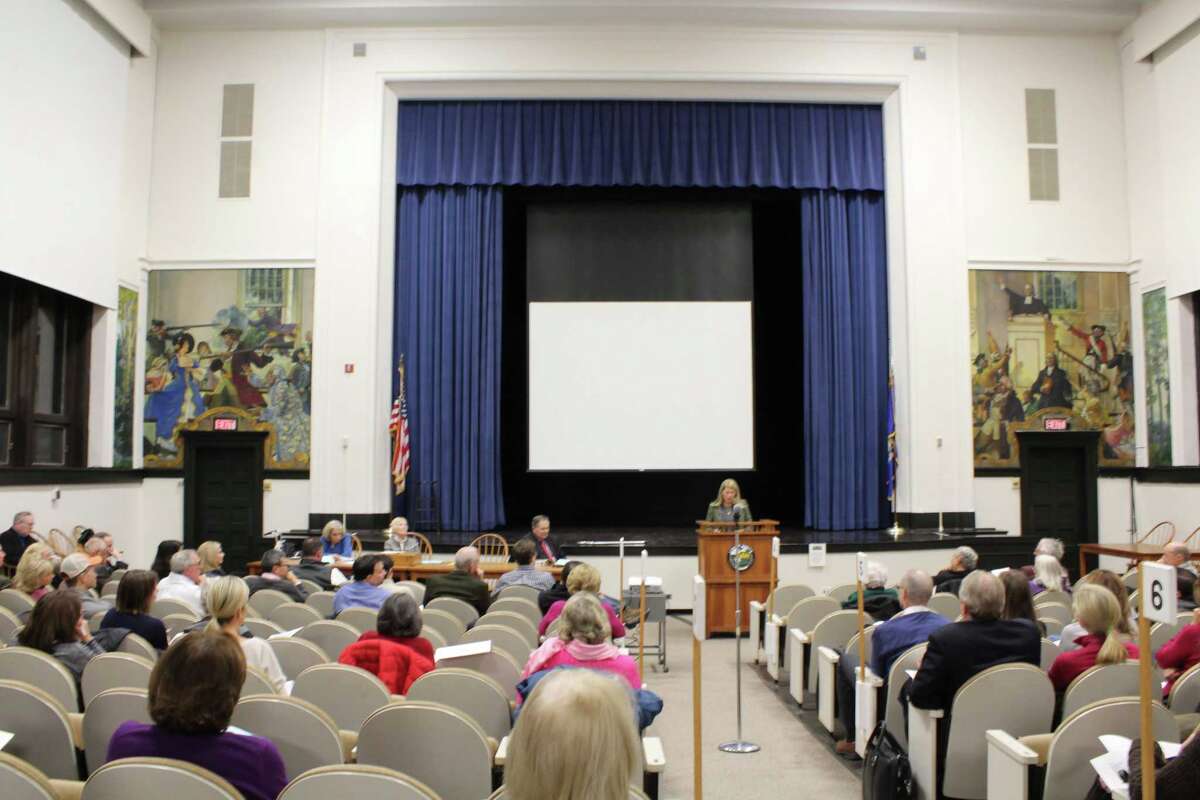 Darien heads into 2018 with higher taxes, fiscal pressure