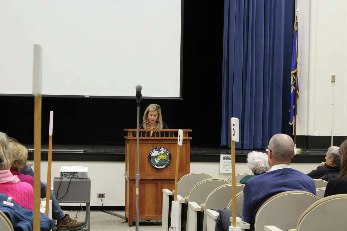 Darien heads into 2018 with higher taxes, fiscal pressure