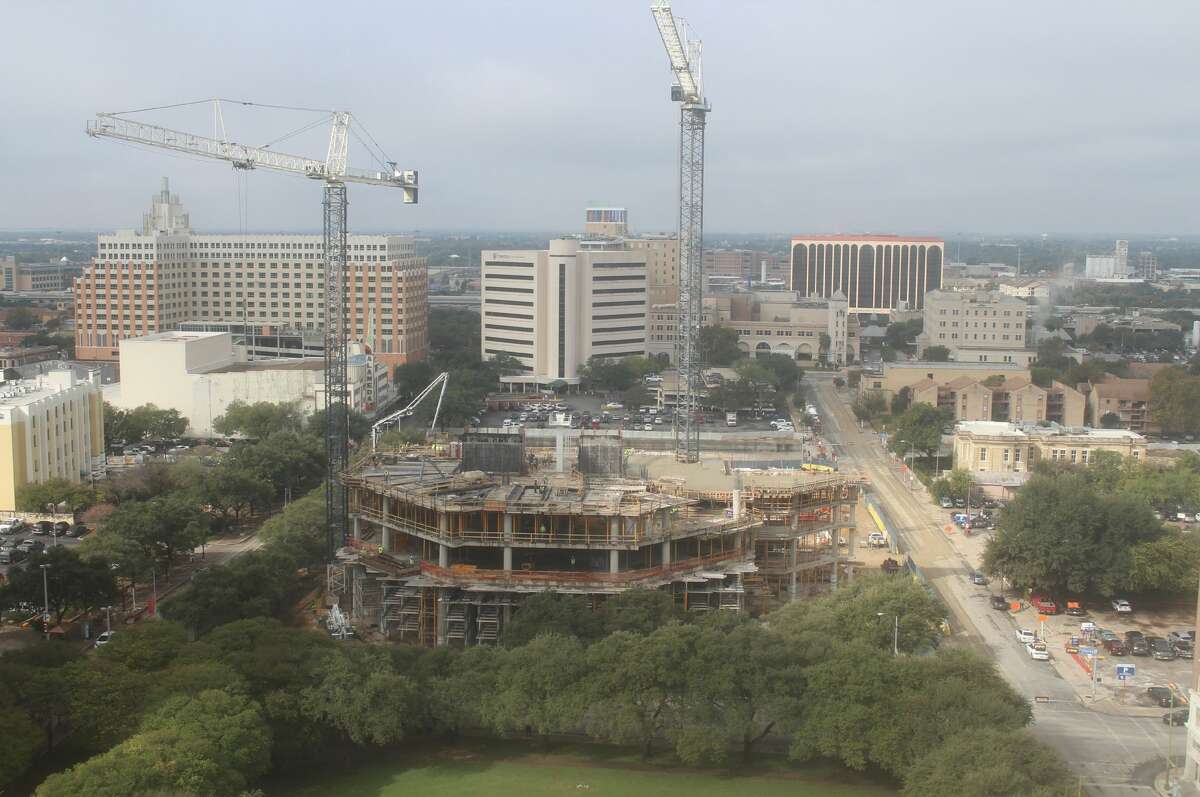 Timelapse photos show construction progress on San Antonio's 142