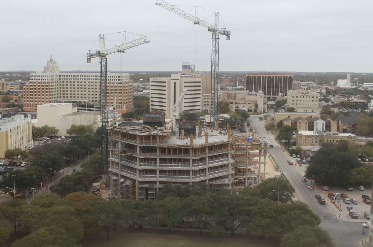 Timelapse photos show construction progress on San Antonio's 142