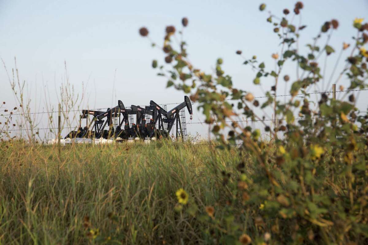 Oil industry plans to spend 100 billion in U.S. fields next year