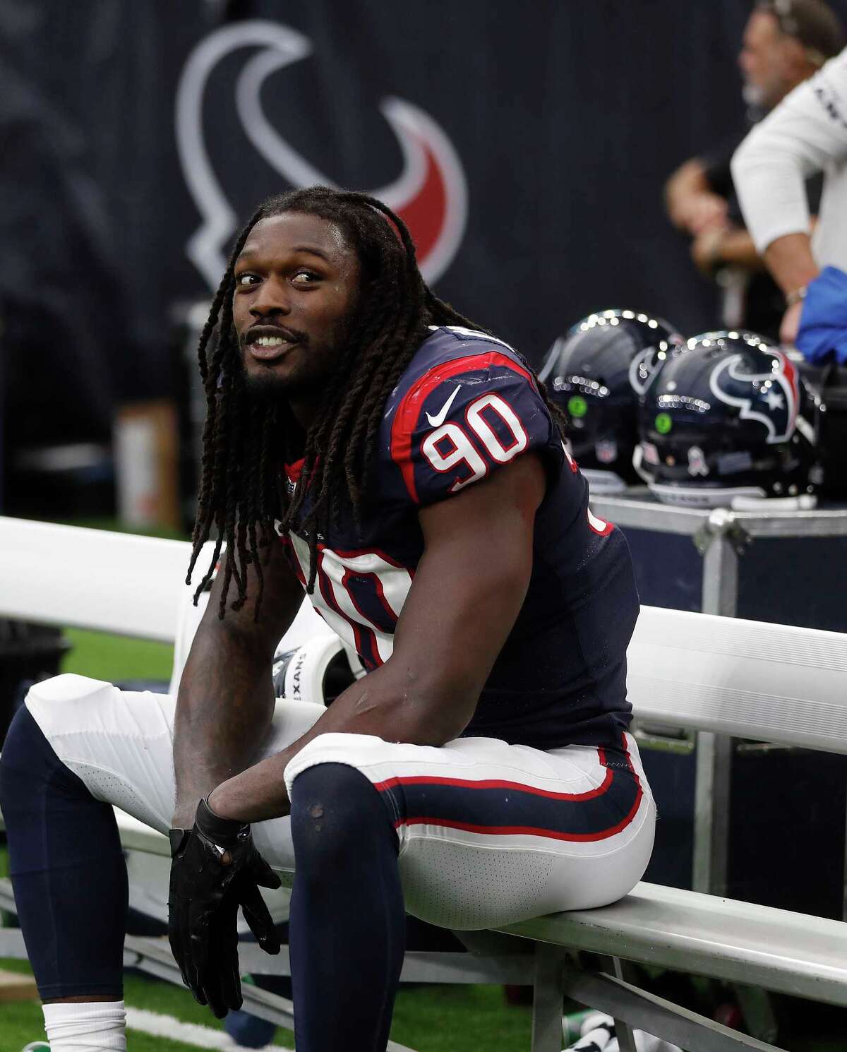 Jadeveon Clowney fills Jacksonville trash cans with toys