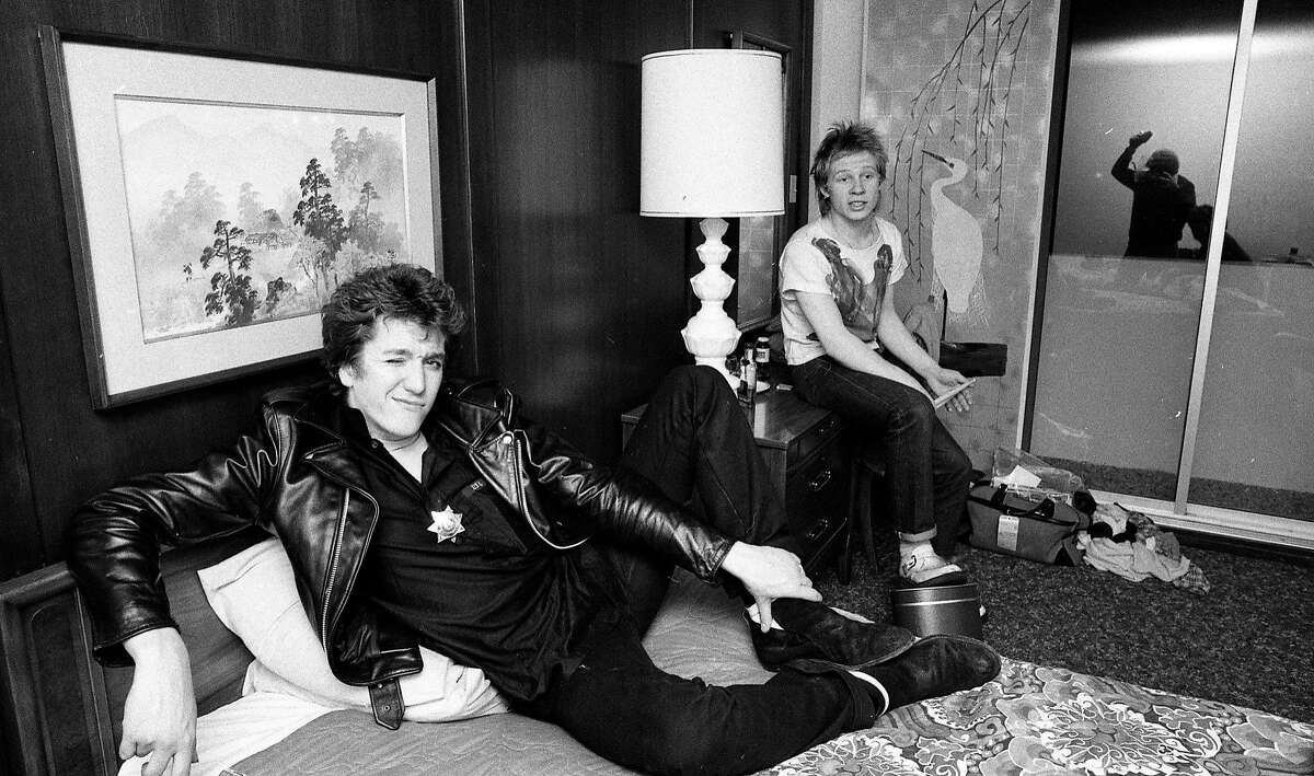 1978年1月13日，朋克摇滚乐队“性手枪”的吉他手史蒂夫·琼斯和鼓手保罗·库克在旧金山的酒店房间里接受史蒂夫·鲁宾斯坦的采访。1978年1月14日，性手枪乐队在Winterland乐队解散前举行了最后一场演唱会。