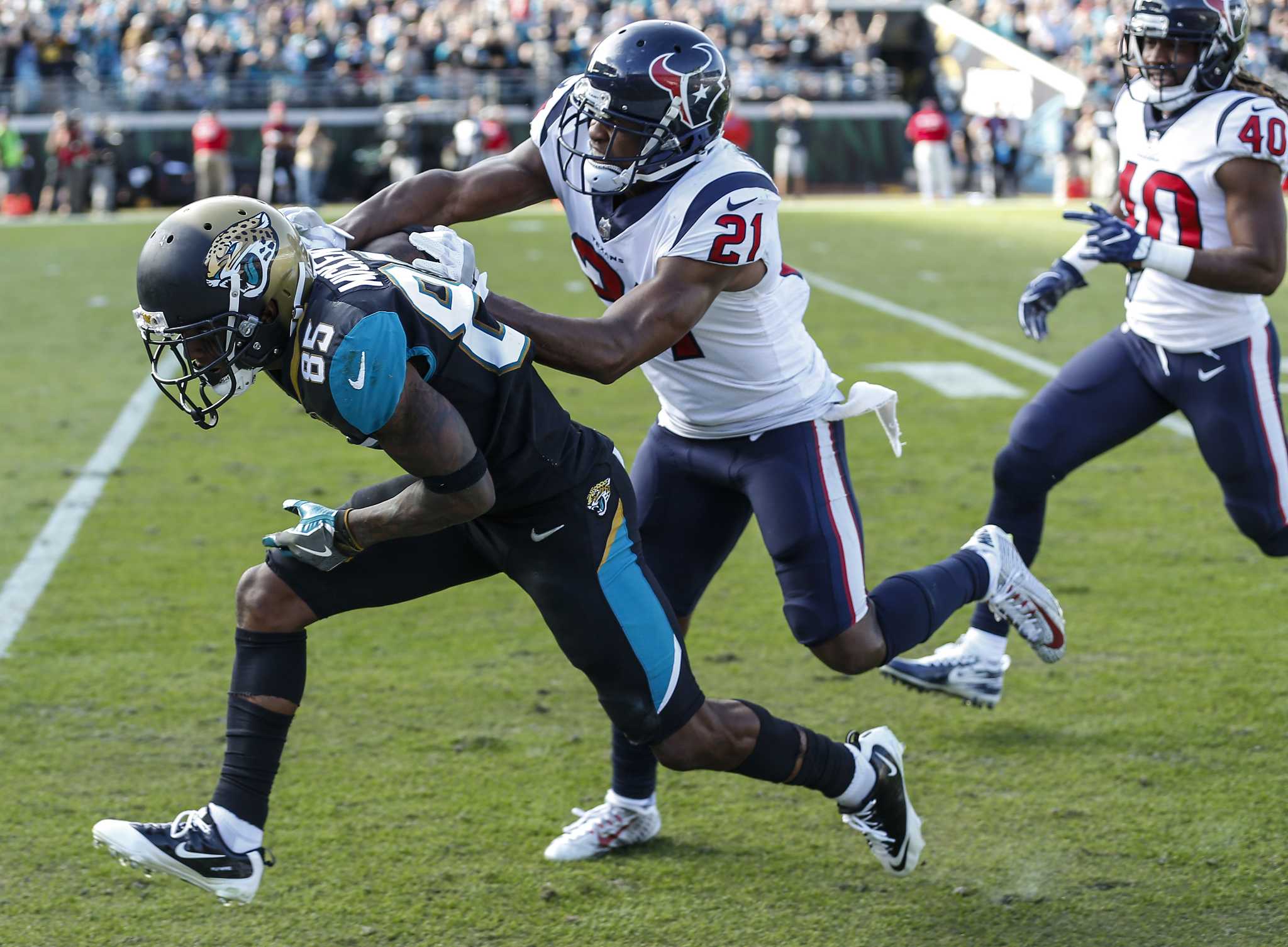 Jadeveon Clowney Receives Trash Cans After Comment About Blake