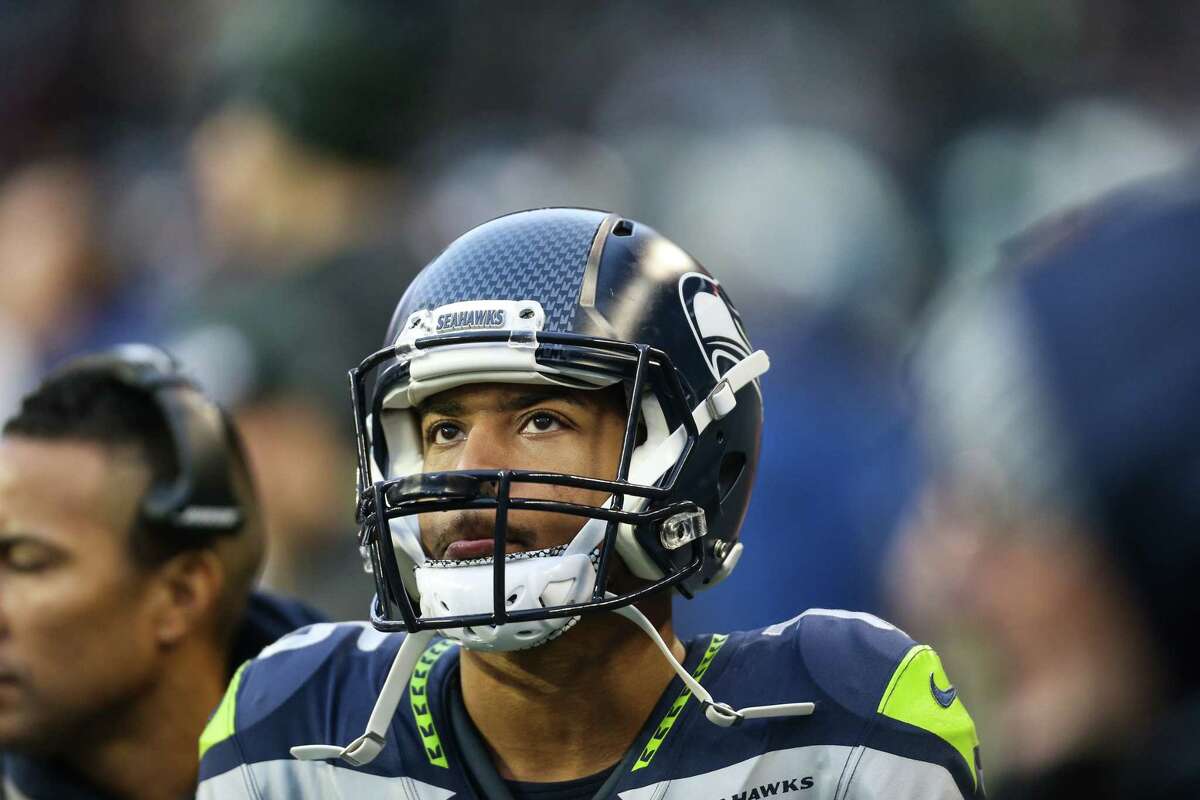 Tyler Lockett outshoots a Harlem Globetrotter