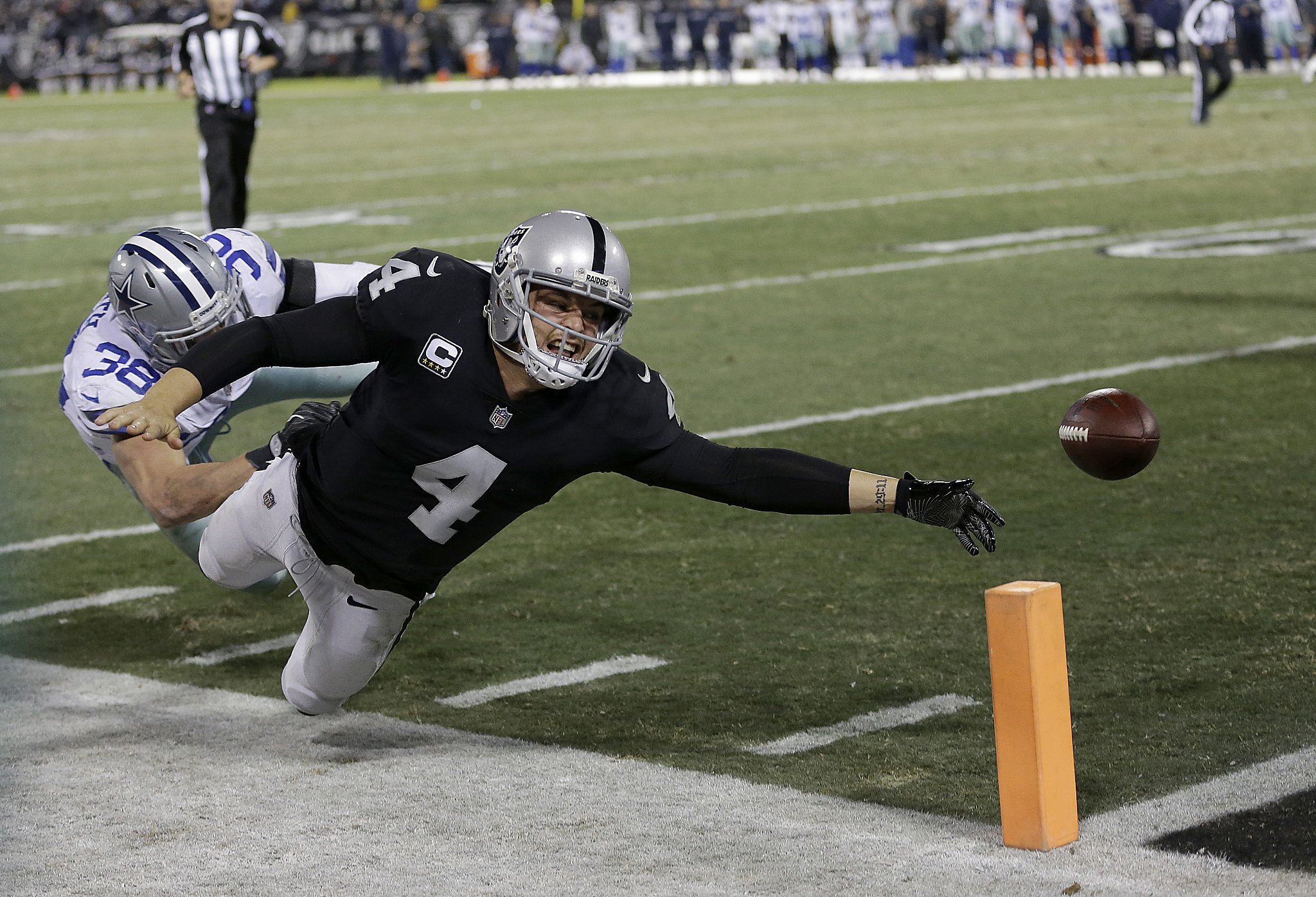 Derek Carr, Raiders offense feasts on the Cowboys defense in Thanksgiving  win