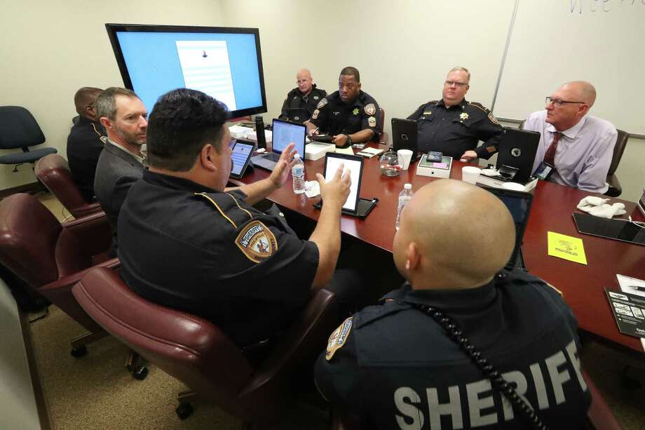 sheriff deputies train in a pilot test of a telepsych program